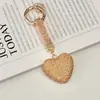 Llavero de Corazón de Diamante Completo de Venta Caliente Cross Colgante de Bolso de Corazón de Melocotón con Pedrería Llavero de Coche Personalidad de Moda Colgante