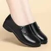 Zapatos negros de cuero cómodos de punta redonda para primavera y otoño, zapatos de suela blanda para mujer para mujeres de mediana edad y mayores, zapatos de madre, zapatos de tacón bajo para mujer