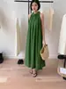 Foto Real de Vestido de Verano Estilo Francés con Cuello Halter y Ambiente Relajado, Vestido de Vacaciones que Realza el Cutis, Vestido Largo sin Hombros, Moda Femenina Estilo Coreano