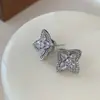 Brincos de trevo de quatro folhas prateados com diamantes brincos pequenos requintados personalidade simples europeia e americana ins brincos de alta qualidade atacado