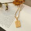 Cadena de clavícula con colgante cuadrado de 26 letras estilo hip hop de azúcar, acero de titanio PVD chapado en oro de 18 quilates, joyería europea y americana al por mayor