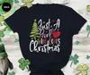 Apenas Uma Garota Que Ama Natal Estampa de Carta Camiseta Feminina de Natal