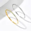 Pulseira de Moda Bicolor Ouro e Aço com Zircônias Cúbicas, Joia Versátil de Aço Inoxidável Simples e Única para Mulheres