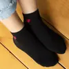 Calcetines Transfronterizos para Hombre Blancos con Letras Cortos Deportivos Primavera y Verano Absorbentes de Sudor Transpirables Estudiante Tipo Barco Calcetines de Baloncesto Modernos