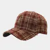 Gorra de Béisbol a Cuadros Rasgada Estilo Retro Americano para Hombres y Mujeres Estilo Callejero Ala Deshilachada Sombrero para el Sol Personalidad Marca de Moda Sombrero para el Sol Casual