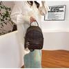 Mochila con relieve de alta gama para mujer, nueva mochila de viaje de moda 2025 para estudiantes universitarias.