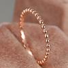 Anillo de cuentas redondas simple nuevo Cao Shi para mujer, apilable, cuentas de la suerte, nicho, alto sentido, anillo liso, anillo discreto para el dedo índice
