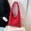 Bolsas Transfronteiriças para Mulheres, Nova Bolsa Saco Estilo Punk com Rebites Embutidos, Bolsa de Ombro de Braço Feminina Estilo Europeu e Americano