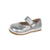 Sapatos Individuais Trançados para Meninas Estilo Novo Primavera e Outono 2026 Sapatos de Princesa com Fivela da Moda Solado Macio Sapatos de Couro Antiderrapantes para Crianças
