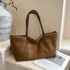 Exquisita bolsa de hombro y mano tipo tote retro de gamuza 2026 para mujer, nueva de otoño, gran capacidad, versátil, de nicho