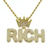 Acessórios de colar longo hip hop personalizados com pingente de letra de coroa cheia de diamantes estilo europeu e americano para uso street wear masculino