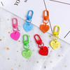 Color Caramelo Amor Metal Llavero Colgante Color Corazón airpods Colgante Joyería Simple para Bolsa
