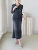 Pequeño conjunto único, hermoso y deslumbrante: falda recta de mezclilla y top versátil, conjunto de dos piezas Issey Miyake