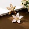 Brincos de Flor com Gotejamento de Óleo, Tendência de Moda de Venda Quente Transfronteiriça, Nicho, Adequados para Mulheres Usarem em Encontros Diários e Férias na Praia