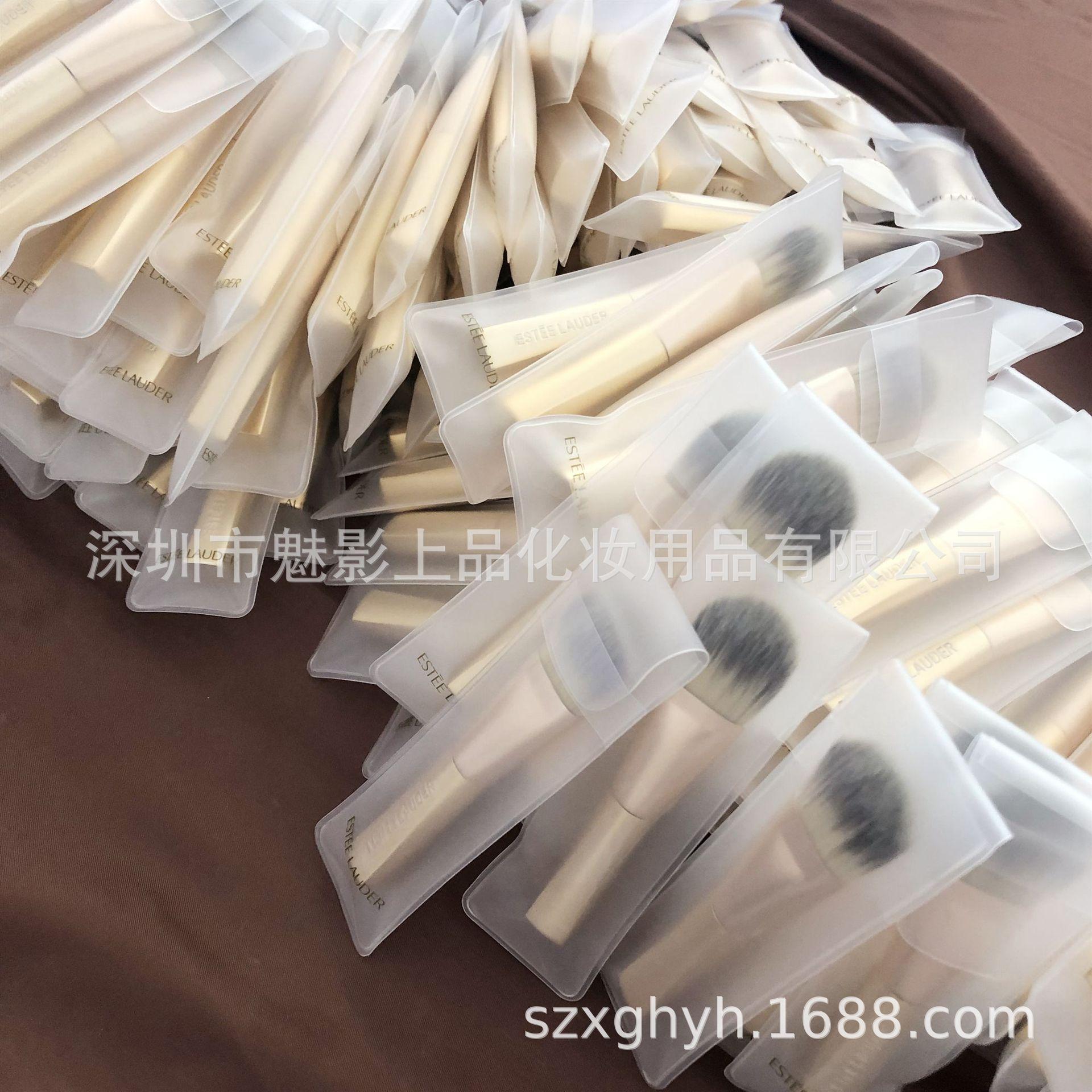 雅诗兰黛 白金粉底刷20_副本.jpg