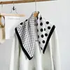 Lenço de Algodão e Linho com Estampa de Corrente de Alto Padrão, Versátil e na Moda, Lenço Decorativo para Pescoço, Lenço Feminino Atacado