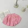Camisa de Verão Manga Curta Estilo Coreano para Meninas, Top de Bebê Estiloso e Fofo com Design de Flor 3D, Conjunto de Duas Peças da Moda para Crianças