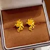 Estilo Mismo de Xiaohongshu Oro Arena Cepillado Incrustado de Diamantes Arete de Iris Lujo Ligero Diseño de Nicho Arete de Cinta de Ramo Venta al por Mayor