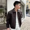 Nueva colección de primavera y otoño: Chaqueta de moda de alta gama, estilo deconstruido, con un cuello elegante, perfecta para hombres, que ofrece un look moderno y genial, y lo suficientemente versátil como para combinarla con varios atuendos.; una prenda de abrigo de color liso