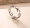 Anel Popular Transfronteiriço de Aço Inoxidável com Design Único, Anel de Corrente Vazada para Mulheres, Joia de Aço Titânio Banhado a Ouro 18K