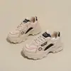 Zapatos deportivos nuevos de suela blanda, transpirables y cómodos para mujer, zapatos de senderismo de verano para mujer 2026, malla para exteriores, ligeros, beige