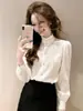 Camisa Branca de Veludo Estilo Francês para Mulheres, Novo Modelo Inverno 2025, Elegante e Estilosa, Top Muito Atraente