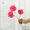 Flor Artificial Leyouyi Rosa de Três Cabeças Rosa Diamante Arranjo de Flores para Casamento Buquê Decoração Suave para Salão de Casamento Rosa de Flor de Seda