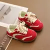 Tênis Esportivo Infantil Modelo Quente 2026 Nova Coleção Primavera e Outono Tênis Casual para Correr Meninas Tênis Antiderrapante com Solado Macio Meninos Estilo Forrest Gump
