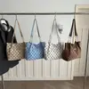 Bolsa tote fresca da moda deste ano para mulheres, nova bolsa de ombro chique de bolinhas outono 2026, bolsa de axila para o dia a dia
