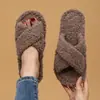 Novas pantufas peludas com tiras cruzadas para mulheres, pantufas de interior, antiderrapantes, confortáveis, silenciosas, respiráveis, ecológicas, pantufas de algodão para outono e inverno