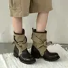 Botas western femininas de estilo retrô, design de nicho e modernas para outono/inverno de 2026, com laço, material em lona, cano curto e estilo de bota de cavaleiro.