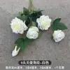 Decoração de Casamento com Flores Brancas, Peônias, Phalaenopsis, Rosas, Arranjos Florais de Teto e Arranjos Florais Pretos para o Salão de Casamento