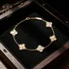 Pulseira de Trevo de Quatro Folhas Vermelho Natural de Ágata com Cinco Flores para Mulheres, Joia de Moda de Luxo Leve de Madrepérola Branca