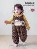 Conjunto de invierno de moda con estampado de leopardo para niñas, suéter con cuello de volantes para bebé y conjunto de dos piezas de overol de dibujos animados, ropa de invierno elegante