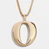 Europa y Estados Unidos gran INS metal viento 26 capital letra inglesa colgante collar largo para hombres y mujeres