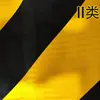 Marcas Reflectantes Amarillas y Negras de Grado Diamante para Islas de Seguridad, Pilotes de Aislamiento, Patrón Diagonal, Película Reflectante Amarilla y Negra Super Resistente a Base de Aluminio Grado IV