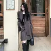 Algunos conjuntos actuales de lana otoño 2026 estilo coreano elegantes para ir al trabajo, con riñonera, chaqueta y falda midi para mujer