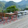 Mesa y Silla Plegable de Plástico-madera para Exterior Combinación Patio Mesa y Silla de Ocio Juego de Tres Piezas Camping Casual Mesa y Silla de Hierro