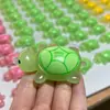 Nuevo Llavero de Tortuga Cigarra Roja Adorno Colgante Popular Muñeco de Dibujos Animados Regalo Creativo Venta al por Mayor Colgante para Bolso