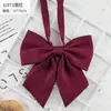 Pajarita femenina jk raíz de pluma gigante corbata femenina foto de graduación estudiante universitaria traje académico color vino tinto estilo universitario cuello pajarita