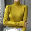 Nueva camiseta base negra para mujer para otoño e invierno, corte ajustado, cuello semi-alto, suéter de punto adelgazante, top de punto de manga larga