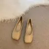 Sapatos Mary Jane baixos estilo francês para mulheres, novo modelo de verão 2026, sapatos de corte baixo de peça única para grávidas, adequados para combinar com saias, sapatos de festa