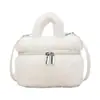 Nuevo bolso de mano de felpa de lana de cordero estilo japonés y coreano, un bolso cuadrado pequeño moderno y versátil para mujer, perfecto para otoño e invierno, con un look chic y sofisticado, y se puede llevar como bolso de hombro
