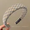 2026 Nuevo Estilo Diadema de Mujer Plisada de Ala Ancha Sensación de Alta Gama Cubre la Parte Superior del Cráneo Hace que la Cara se Vea Más Pequeña Cubre la Raya del Cabello Pinza para el Cabello Accesorio para el Cabello
