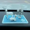 Alfombrilla antideslizante para coche nuevo resistente a altas temperaturas decoración de consola central de coche alfombrilla antideslizante dibujos animados posavasos aislante mantel individual venta al por mayor