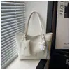 Bolsos tote de nicho populares para mujer de este año, nuevos y elegantes bolsos de hombro para el trabajo de la primavera de 2026, bolsos versátiles de axila