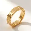 Moda Europeia e Americana Estilo Ins Anel Simples Design de Nicho Aço Titânio Banda Lisa Quadrado Geométrico Arco Interno Anel de Dedo Feminino Atacado