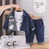 Novo Conjunto Casual Jeans para Meninos 2026, Cor Blocada com Gola Reversível e Estampa de Cachorrinho Desenho Animado, Conjunto Jeans de Três Peças