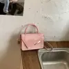 Bolsa Pequena Quadrada Feminina Tendência e Estilosa 2026 com Pingente Casual Nova Moda Retro Chique Simples de Ombro Único Transversal