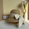 Chapéu de Balde Fashion com Laço, Aba Enrolada e Abertura Traseira para Mulheres, Chapéu de Palha Versátil Elegante de Verão para Proteção Solar, Chapéu de Balde para Proteção Solar em Férias
